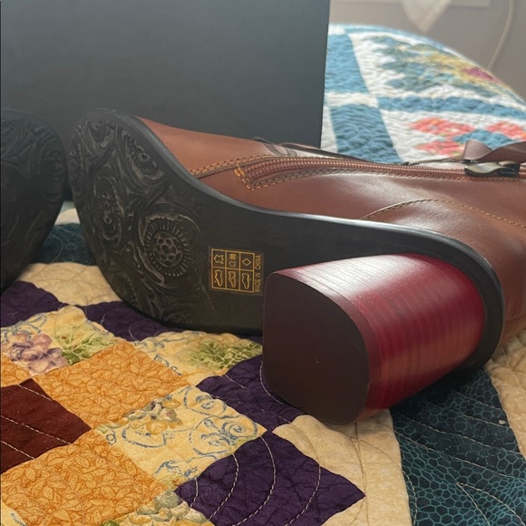 Chelsea Crew Tan Lace-Up Women's Boots - Picture 8 of 13